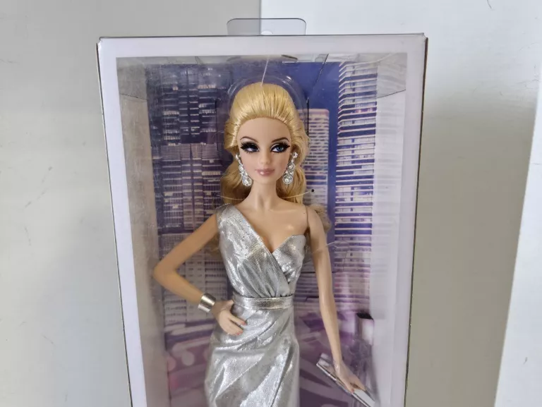 LALKA BARBIE NA CZERWONYM DYWANIE BCP86 CFP35 MATTEL 2015 KOLEKCJONERSKA
