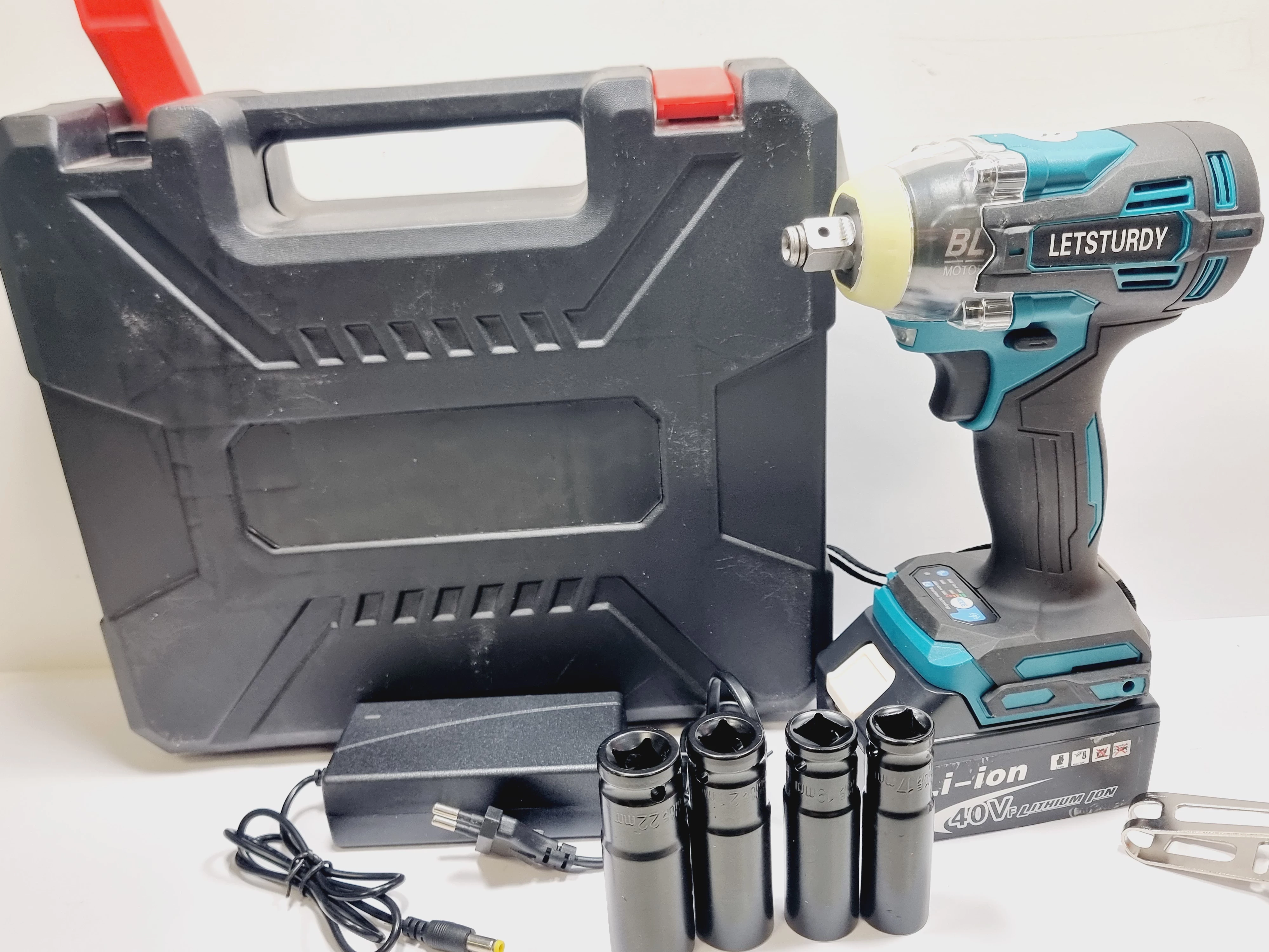 klucz-udarowy-letsturdy-pulawska-26-warszawa