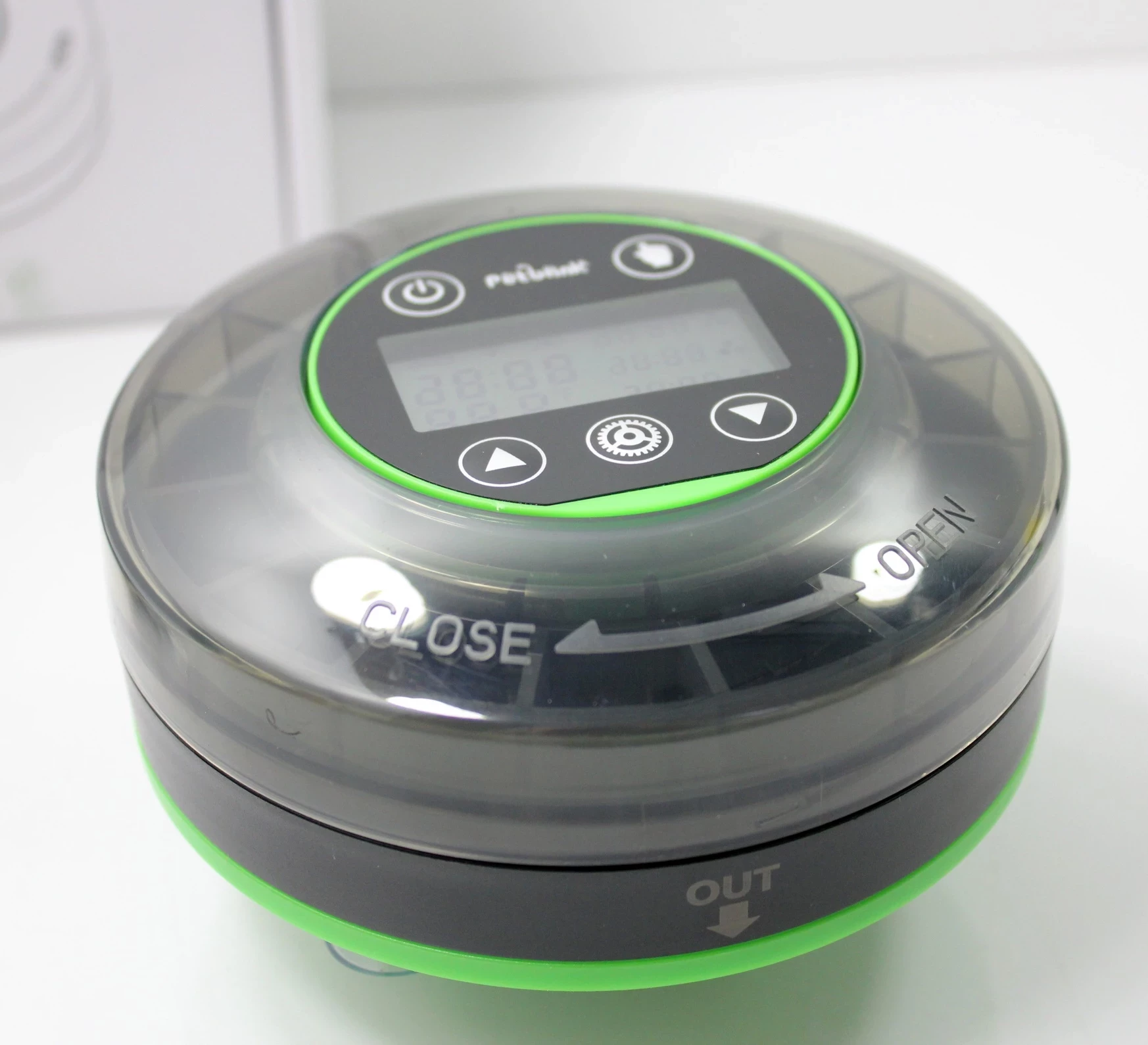 petbank-automatyczny-podajnik-dla-ryb-do-akwarium-ean-gtin-0689742618874