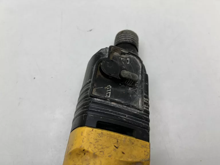 MŁOTOWIERTARKA DEWALT D25003K 650W SDS PLUS