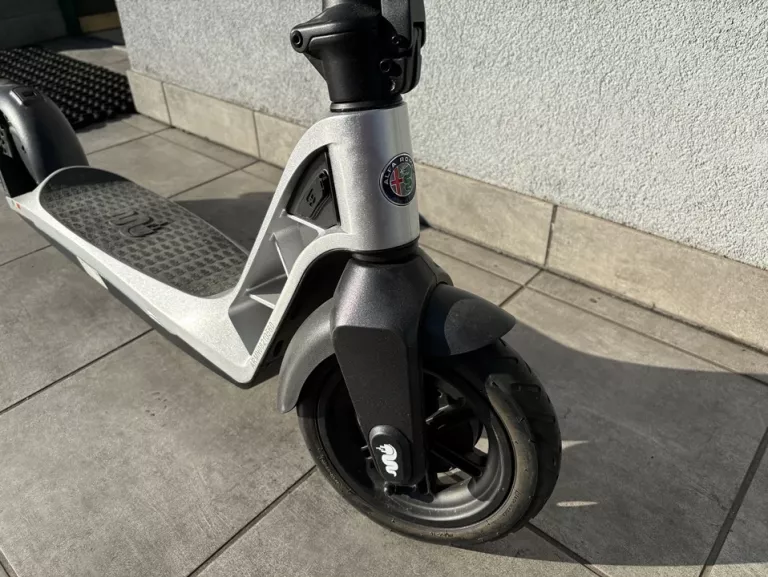 hulajnoga-elektryczna-alfa-romeo-aro-2022-zielony-opis-marka-214-16