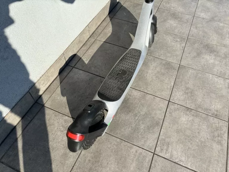 hulajnoga-elektryczna-alfa-romeo-aro-2022-zielony-opis-waga-1550