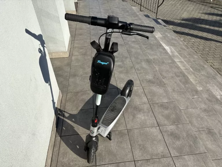 hulajnoga-elektryczna-alfa-romeo-aro-2022-zielony-opis-traugutta-295-rydultowy