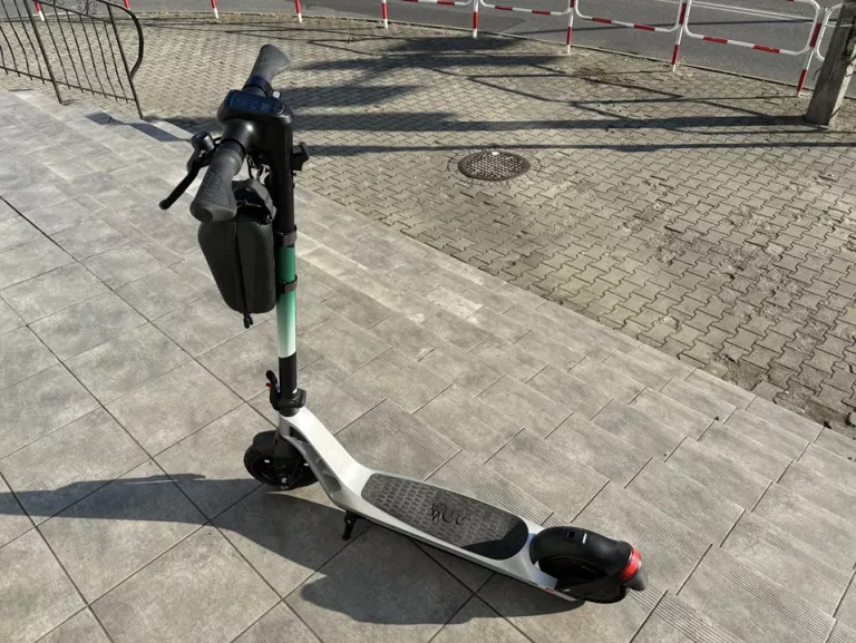 hulajnoga-elektryczna-alfa-romeo-aro-2022-zielony-opis-kolor-127448-9