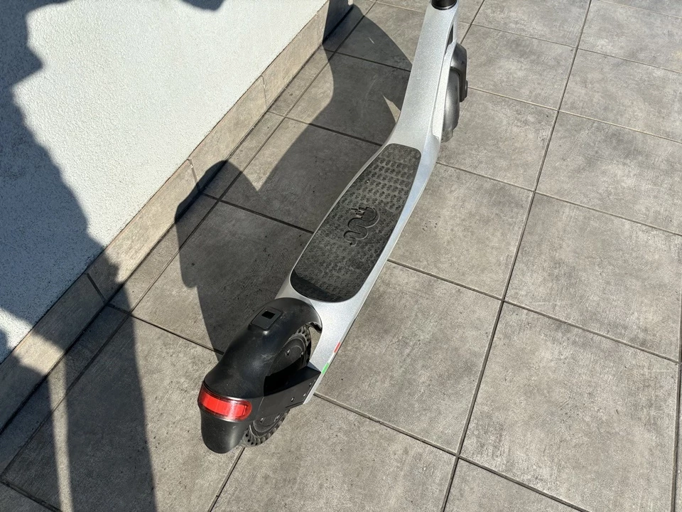 hulajnoga-elektryczna-alfa-romeo-aro-2022-zielony-opis-waga-1550