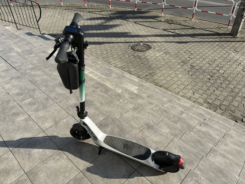 hulajnoga-elektryczna-alfa-romeo-aro-2022-zielony-opis-kolor-127448-9