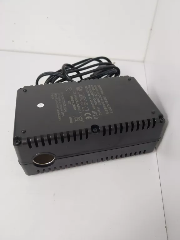 CAMPINGAZ ADAPTER Z PROSTOWNIK 230V / 12V