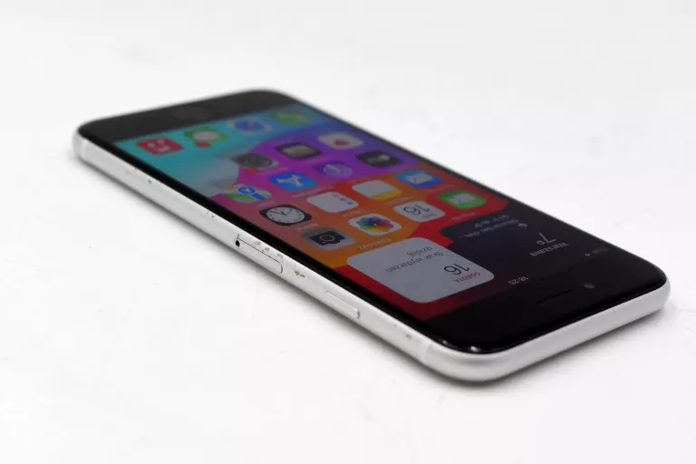 TELEFON APPLE IPHONE SE 2020 64GB 78%