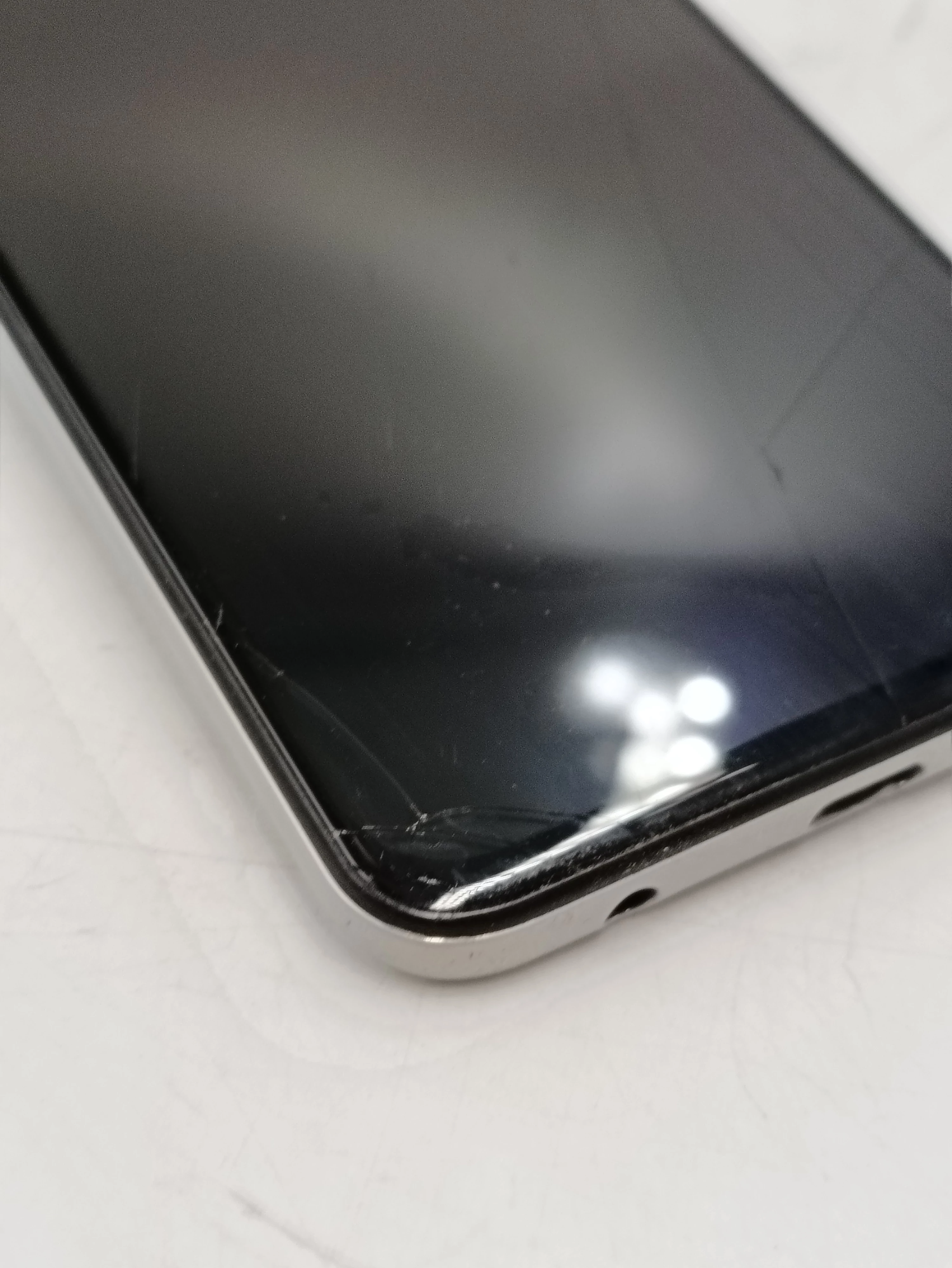 telefon-samsung-galaxy-a40-blokada-rodzicielska-opis-uszkodzony-kod-producenta-sm-a405fzkdxeo