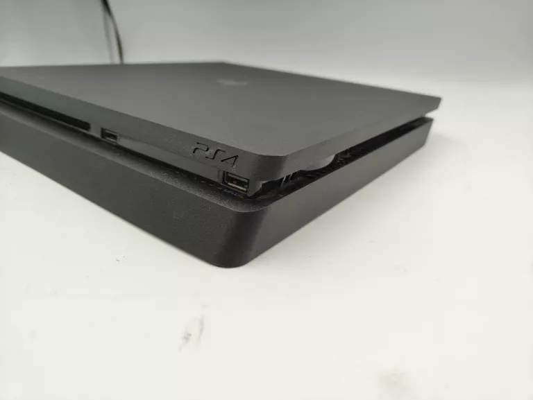 KONSOLA PS4 SLIM 500GB CUH-2216A OPIS!!!