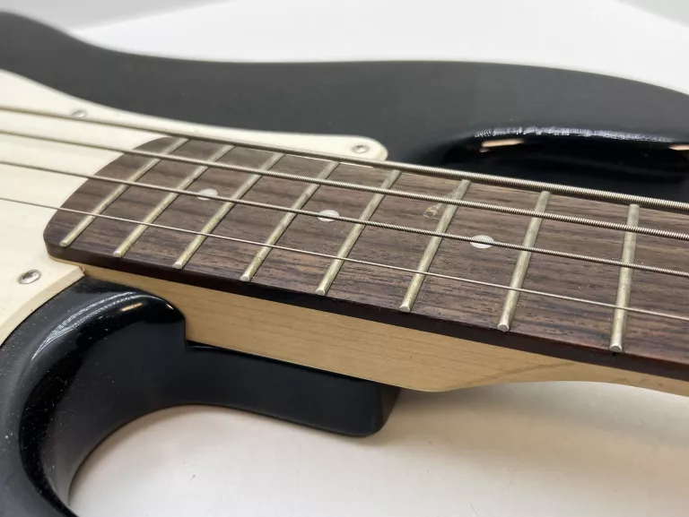 GITARA ELEKTRYCZNA BASOWA FENDER SQUIER P-BASS