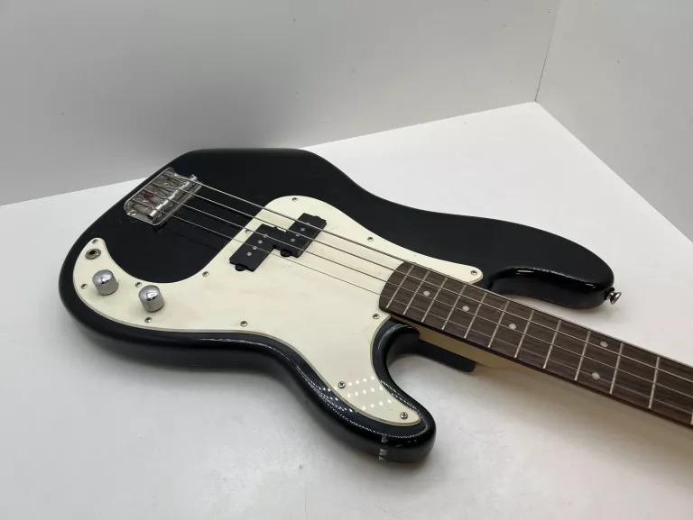 GITARA ELEKTRYCZNA BASOWA FENDER SQUIER P-BASS