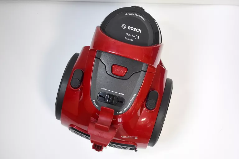 ODKURZACZ BEZWORKOWY BOSCH BGC05AAA2 700W CZERWONY