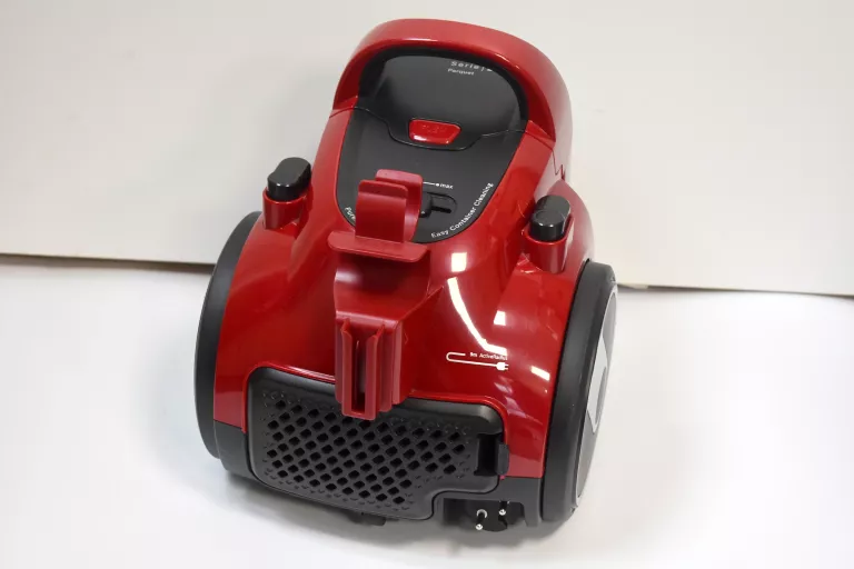 ODKURZACZ BEZWORKOWY BOSCH BGC05AAA2 700W CZERWONY