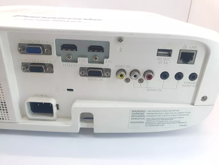 PROJEKTOR PANASONIC PT-VZ585 + PILOT + KABEL HDMI