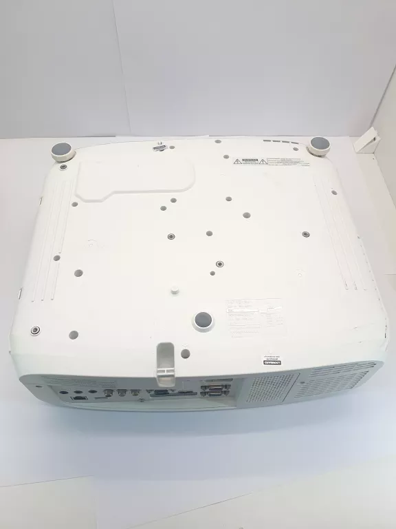 PROJEKTOR PANASONIC PT-VZ585 + PILOT + KABEL HDMI