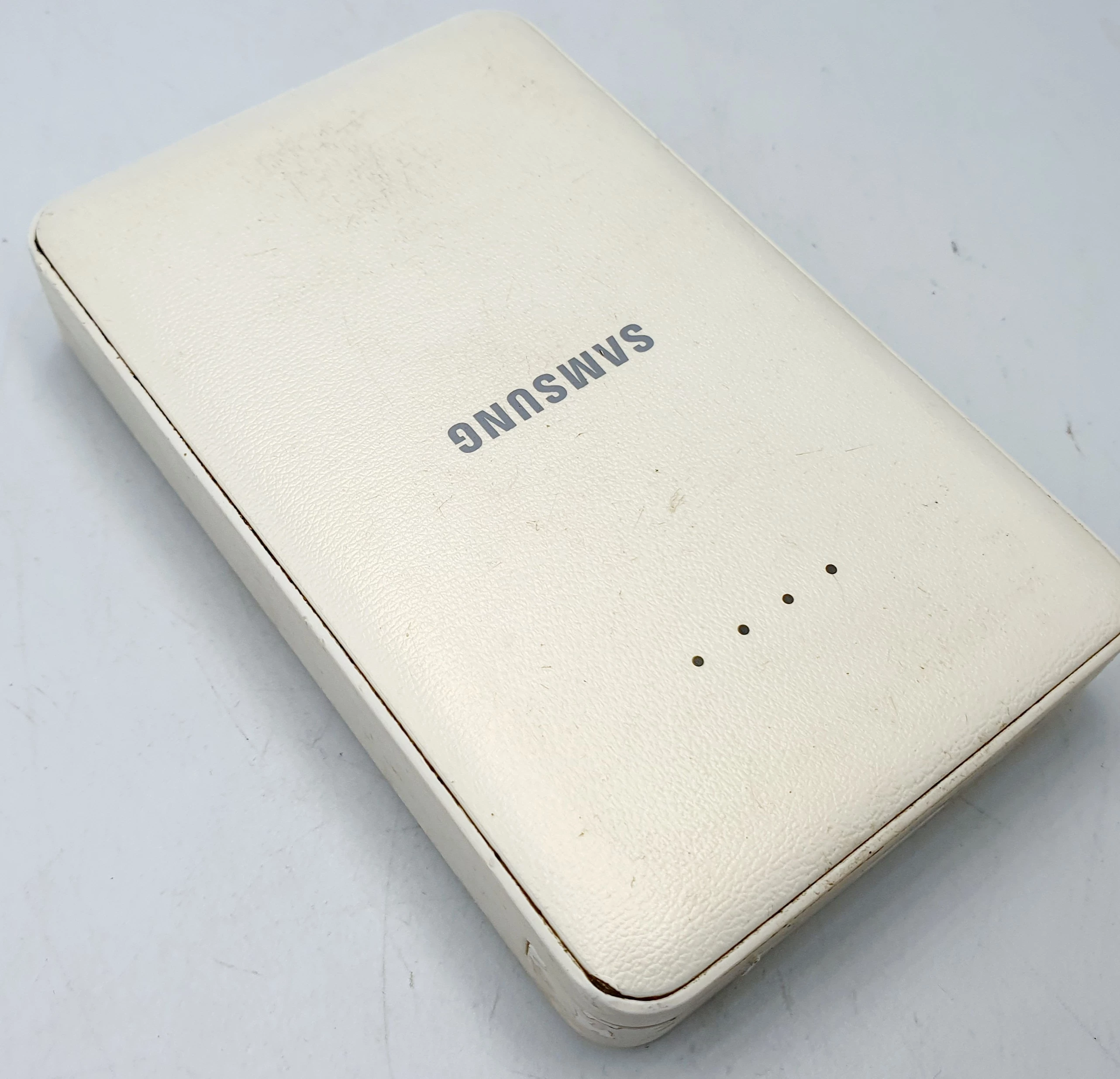 samsung-powerbank-bialy-stan-11323-2