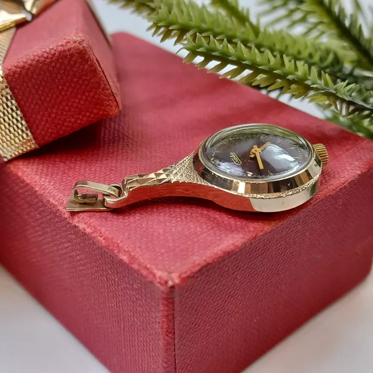 rosyjski-zegarek-mechaniczny-17-kamieni-cccp-pozlacany-14k-wisiorek-rodzaj-129220-1