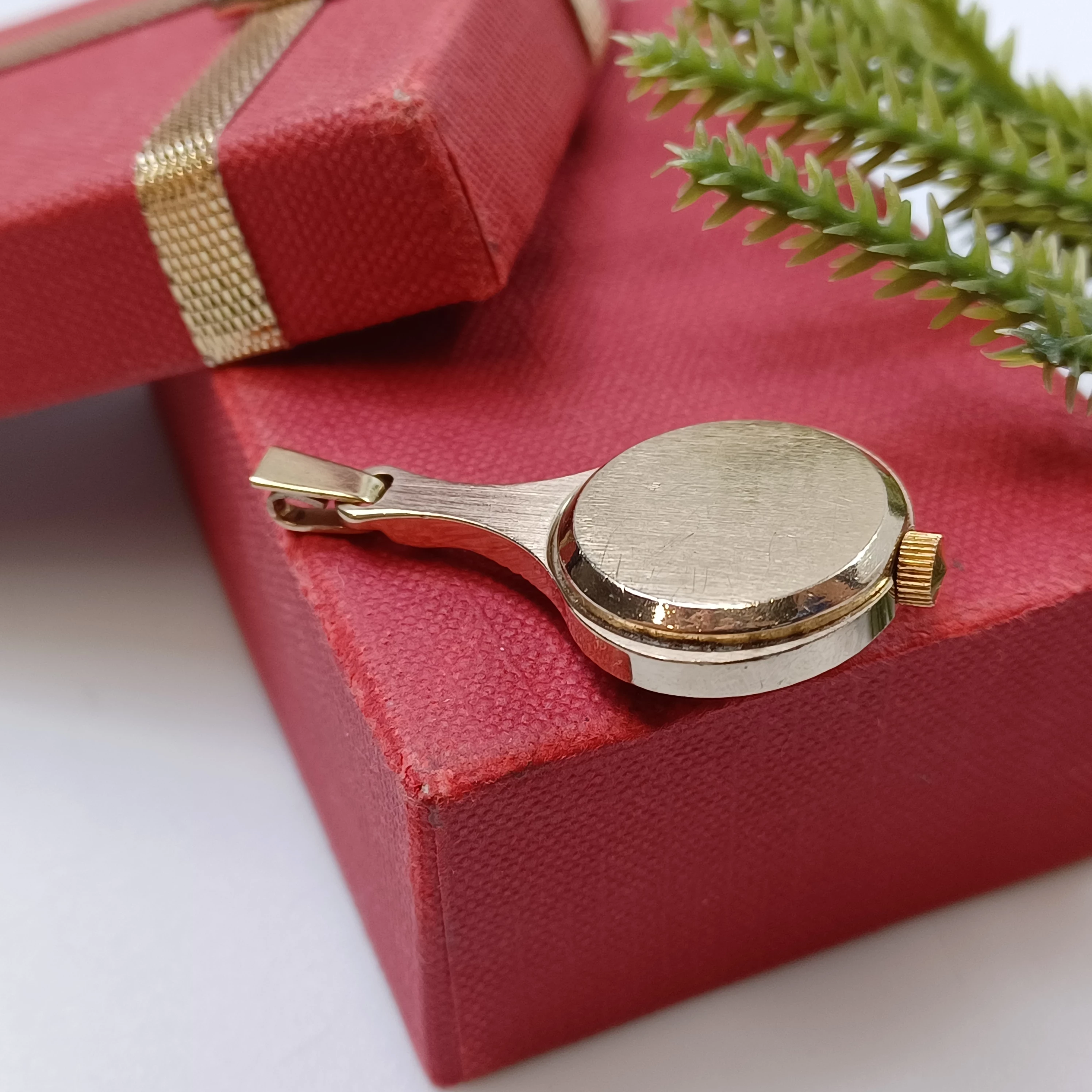 rosyjski-zegarek-mechaniczny-17-kamieni-cccp-pozlacany-14k-wisiorek-material-paska-129219-8