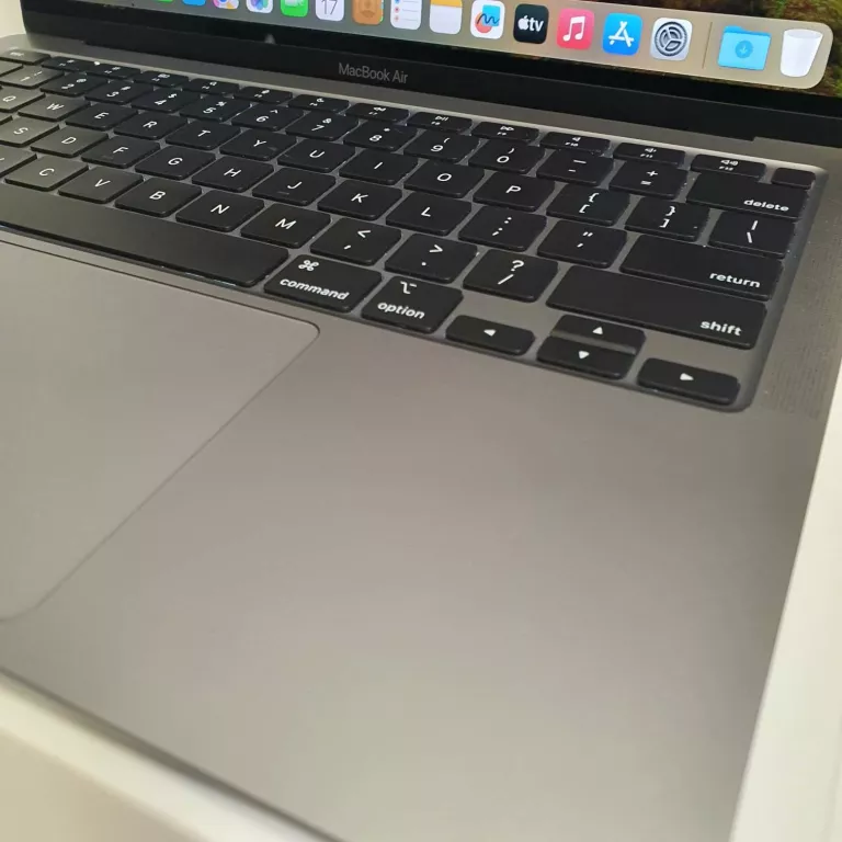 LAPTOP APPLE MACBOOK AIR M1 A2337 13,3 " APPLE M 8 GB / 256 GB