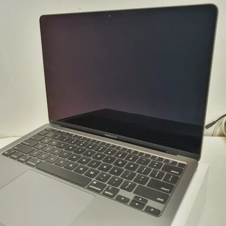 LAPTOP APPLE MACBOOK AIR M1 A2337 13,3 " APPLE M 8 GB / 256 GB