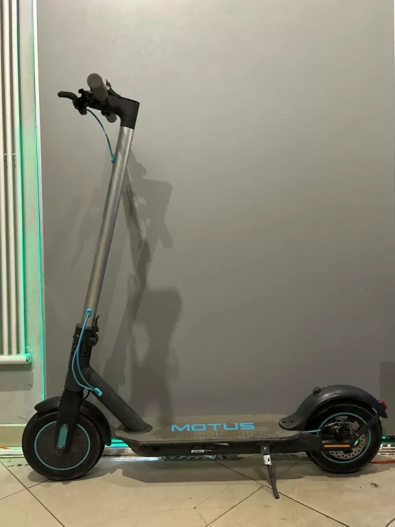 HULAJNOGA ELEKTRYCZNA MOTUS SCOOTY 10 LITE 2022