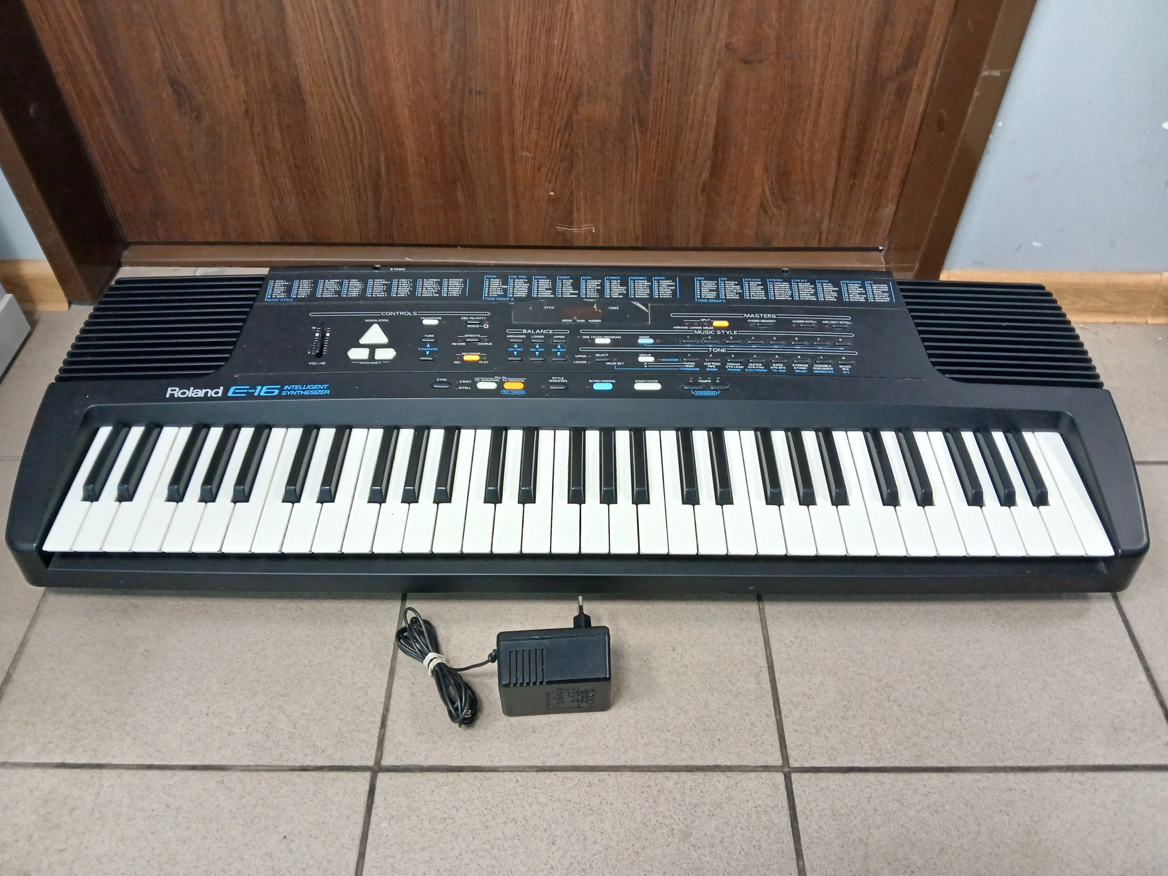 keyboard-roland-e-16-zasilacz-plac-wolnosci-7-mogilno