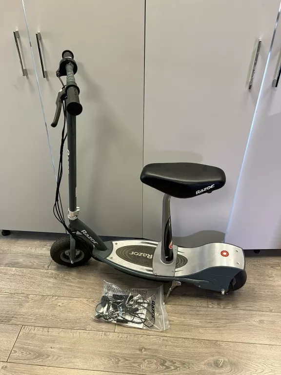 OPIS HULAJNOGA ELEKTRYCZNA RAZOR E300S +ŁADOWARKA