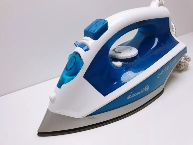 ŻELAZKO ŁUCZNIK SI 720 2200W
