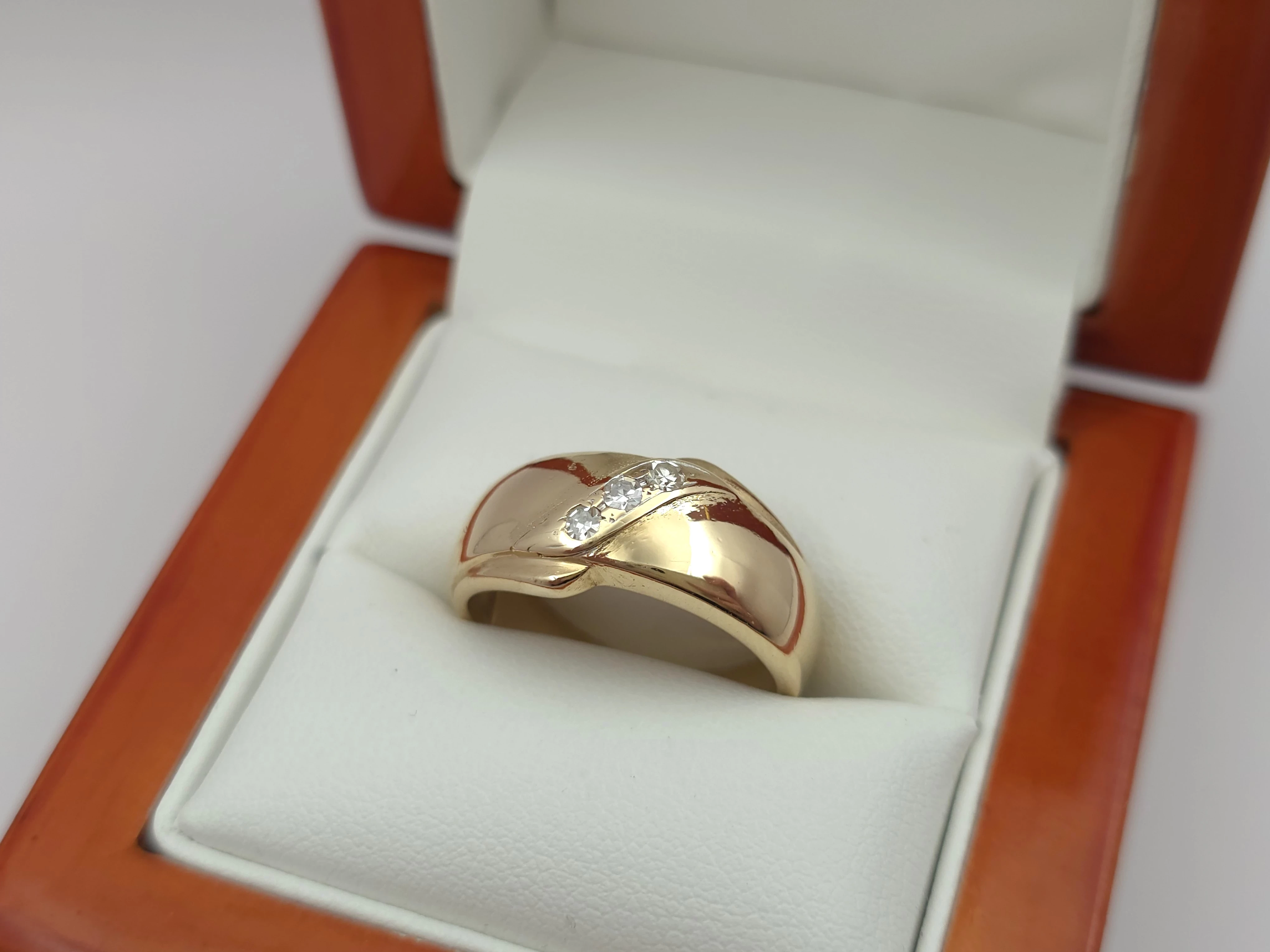 zloty-pierscionek-z-diamentami-585-14k-r15-547g-cert-material-15835-2