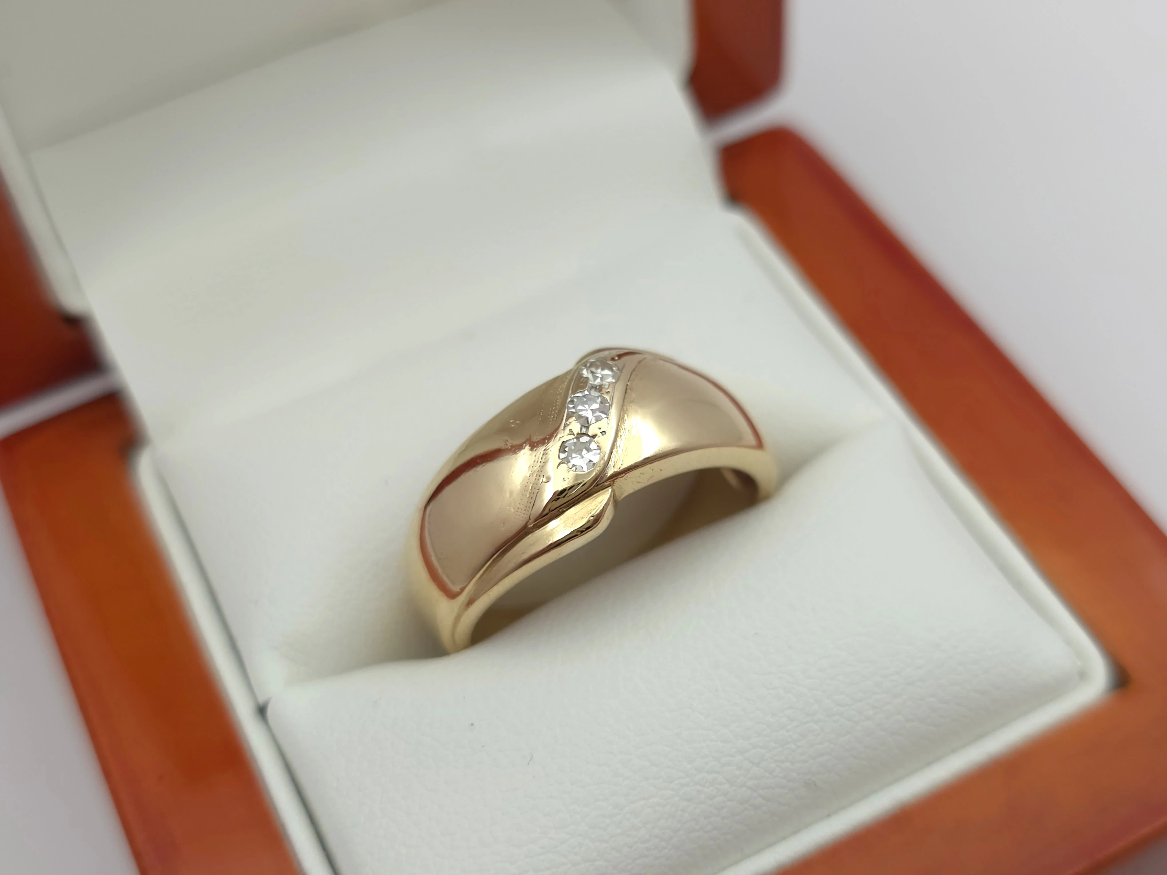 zloty-pierscionek-z-diamentami-585-14k-r15-547g-cert-kolor-dominujacy-205826-225106