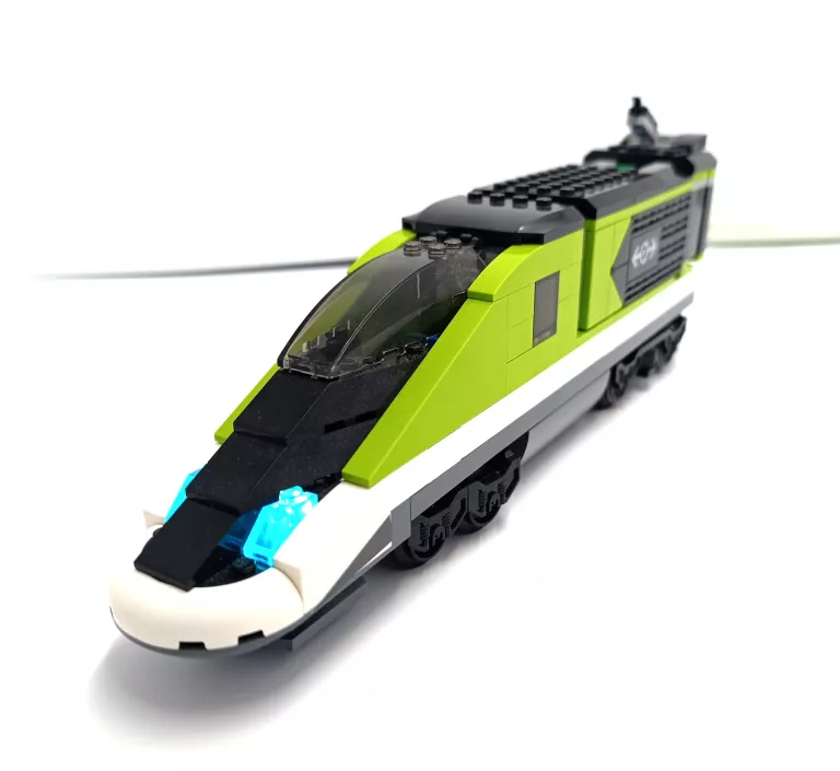 ZDALNIE STEROWANA LOKOMOTYWA LEGO 60337 Z NAPĘDEM