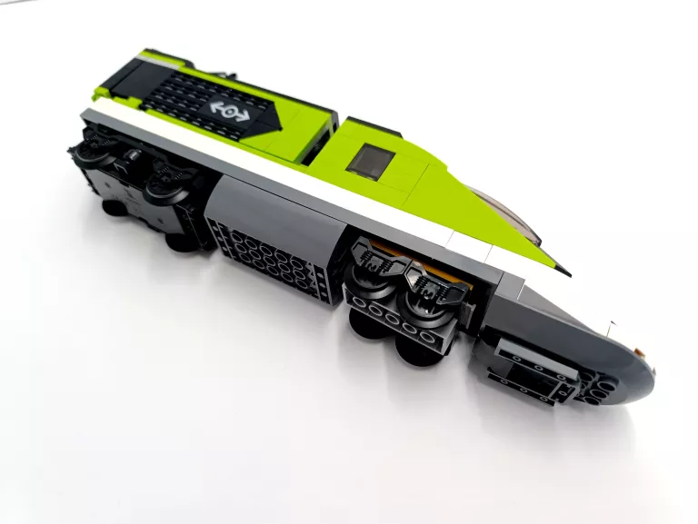 ZDALNIE STEROWANA LOKOMOTYWA LEGO 60337 Z NAPĘDEM