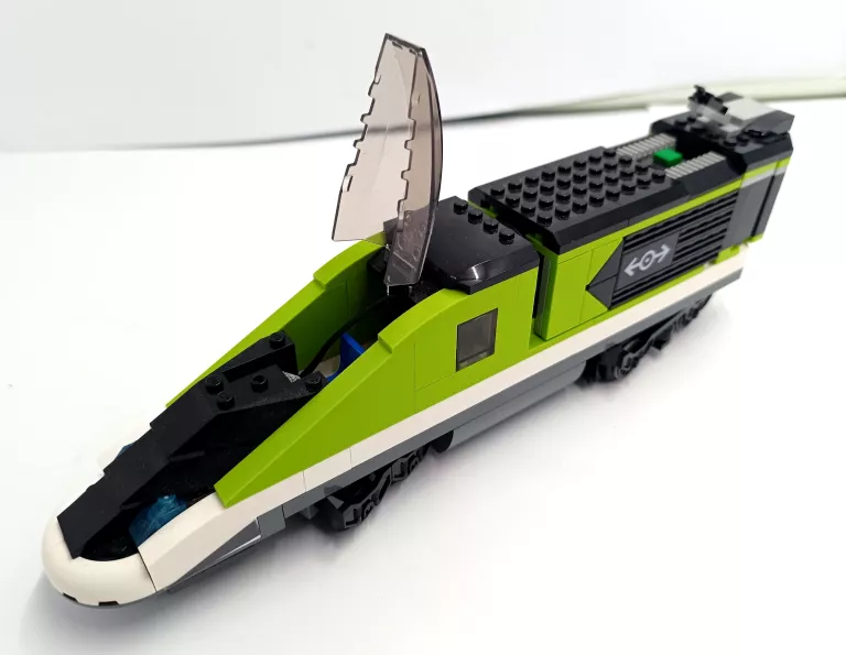 ZDALNIE STEROWANA LOKOMOTYWA LEGO 60337 Z NAPĘDEM