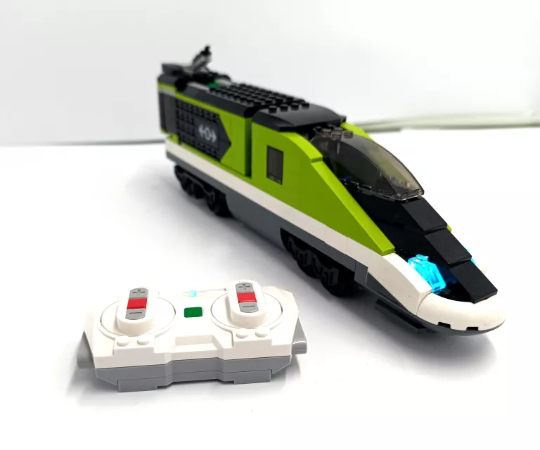 ZDALNIE STEROWANA LOKOMOTYWA LEGO 60337 Z NAPĘDEM