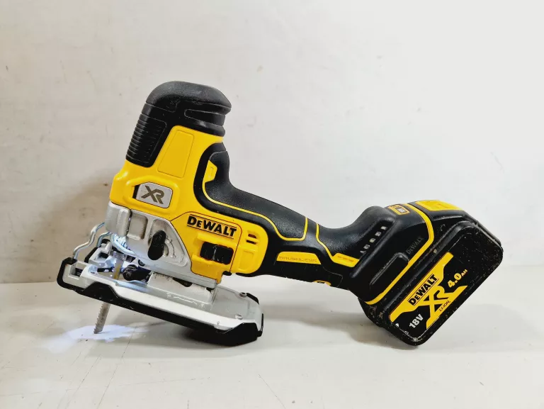 WYRZYNARKA DEWALT DCS335 | ŁADOWARKA | AKUMULATOR 18V 4.0AH | WALIZKA