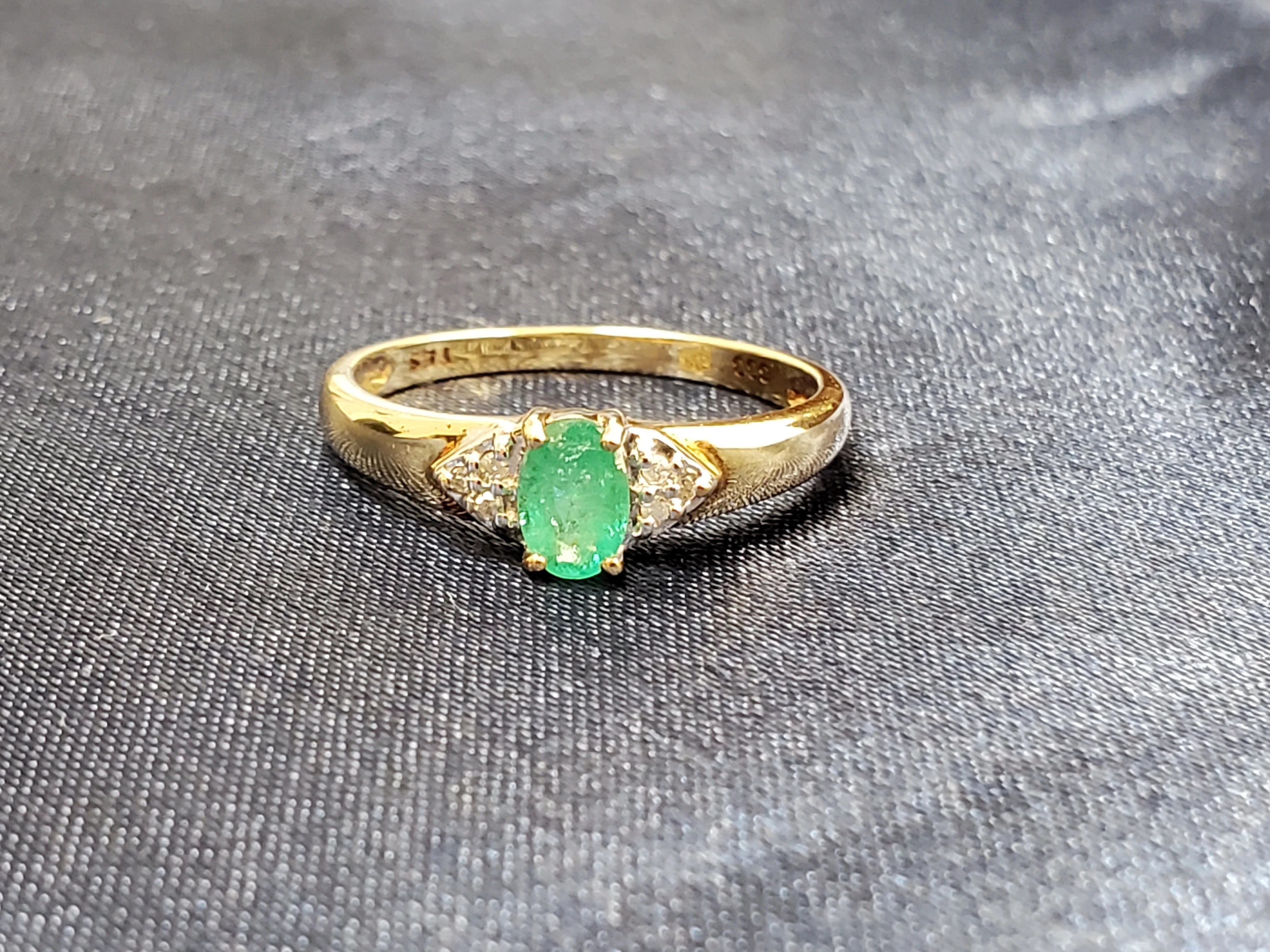 zloty-pierscionek-szmaragd-i-brylanty-05-003-ct-333-166-g-r-17-cechy-207358-231606