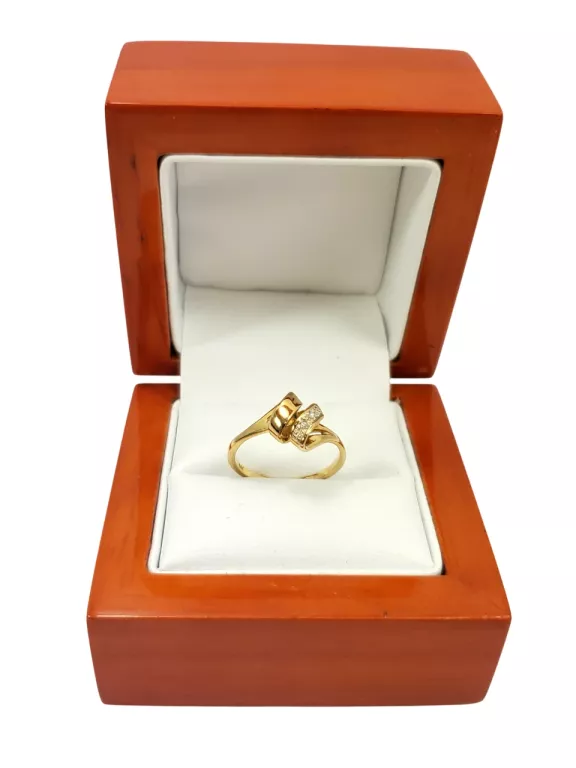 ZŁOTY PIERŚCIONEK 2 BRYLANTY 0,02 CT 333 1,85 G R12