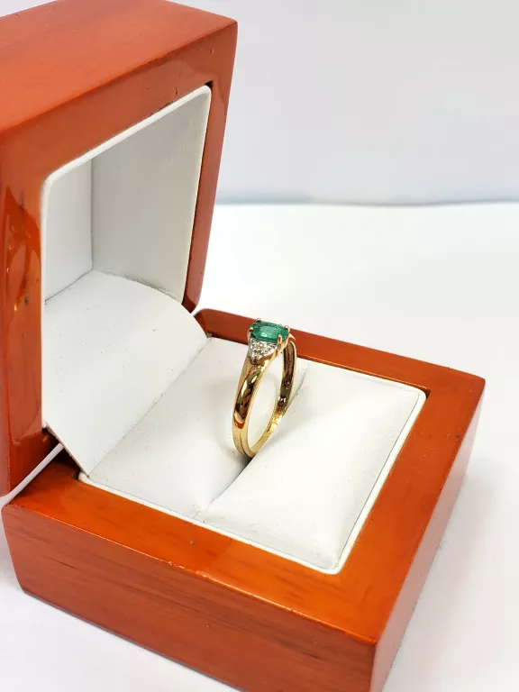 zloty-pierscionek-szmaragd-i-brylanty-05-003-ct-333-166-g-r-17-rozmiarsrednica-wew-mm-372-17