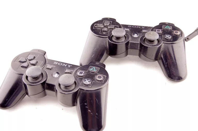 NIEZAWODNA KONSOLA PLAYSTATION 3 CECH-2004A + 2 PADY