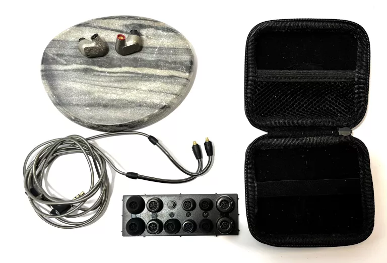 SŁUCHAWKI SENNHEISER IE 600 WRAZ Z ETUI I KABLEM PRZEWODZĄCYMI