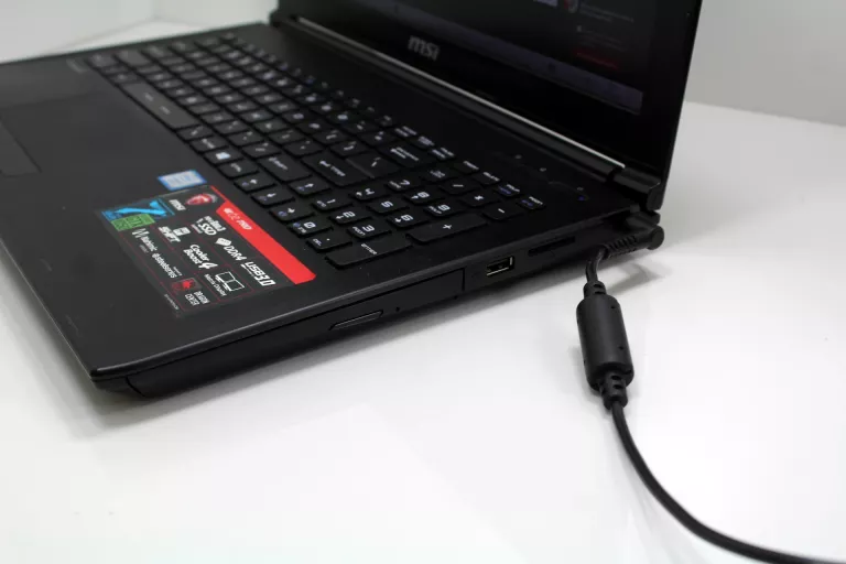 LAPTOP MSI GL62 I5-7300 8GB/128GB+1TB GTX 1050