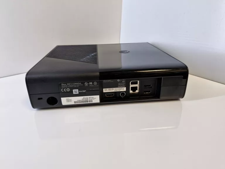 KONSOLA XBOX 360 E 500GB KOMPLETNA KINECT PAD + 8 GIER KARTON ŁADNA FORZA