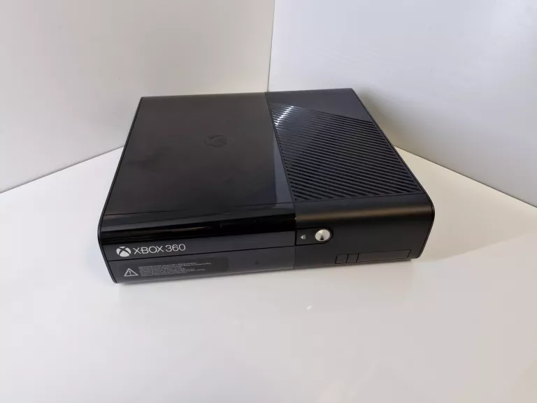 KONSOLA XBOX 360 E 500GB KOMPLETNA KINECT PAD + 8 GIER KARTON ŁADNA FORZA