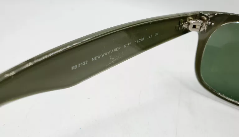 RAY-BAN RB 2132