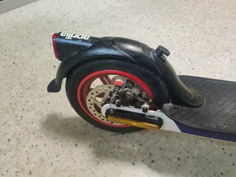 HULAJNOGA ELEKTRYCZNA APRILIA E-SRZ (TYLKO ODBIÓR OSOBISTY)