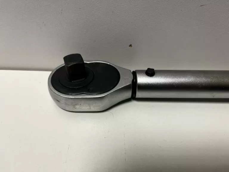 KLUCZ DYNAMOMETRYCZNY GOODYEAR 75522 42-210 NM (USZKODZONY)