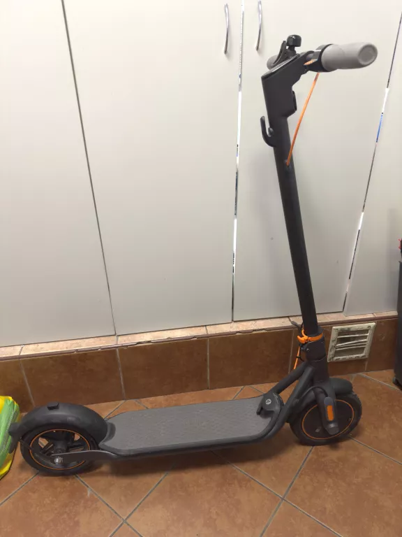 HULAJNOGA ELEKTRYCZNA SEGWAY NINEBOT KICKSCOOTER F40D II CZARNY