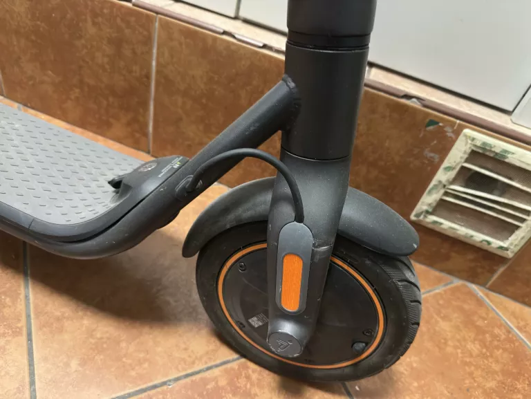 HULAJNOGA ELEKTRYCZNA SEGWAY NINEBOT KICKSCOOTER F40D II CZARNY