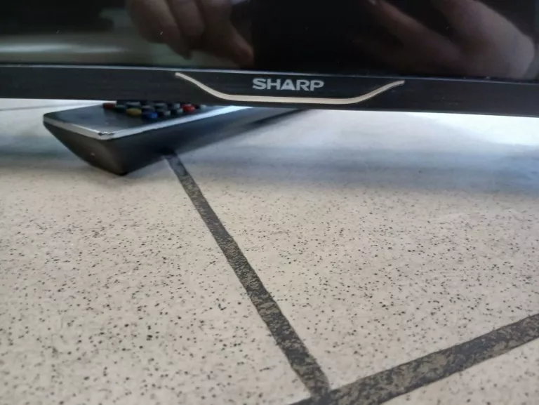 TELEWIZOR 43" SHARP LC-43CFE6242E + PILOT